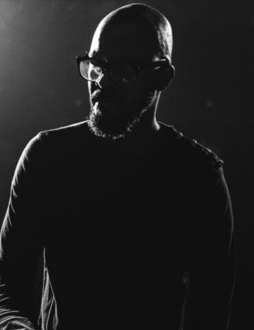 Deep House : Son Origine, ses Caractéristiques et ses Maîtres