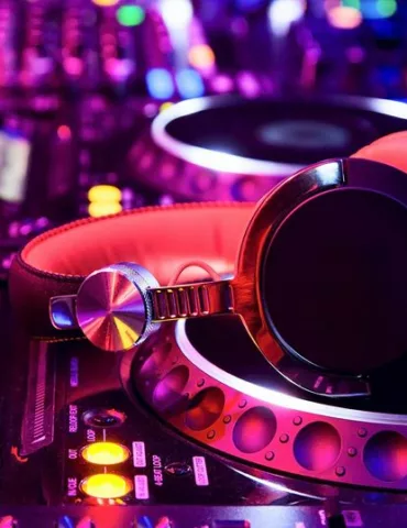 Guide des Meilleurs Contrôleurs DJ de 2023 - Dropzone Frequency - Djing