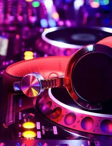 Guide des Meilleurs Contrôleurs DJ de 2023 - Dropzone Frequency - Djing