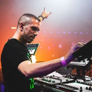 Giuseppe Ottaviani x Alex Sonata & TheRio feat Tishmal - Tears Of The Kingdom [Anjunabeats] - News Featured